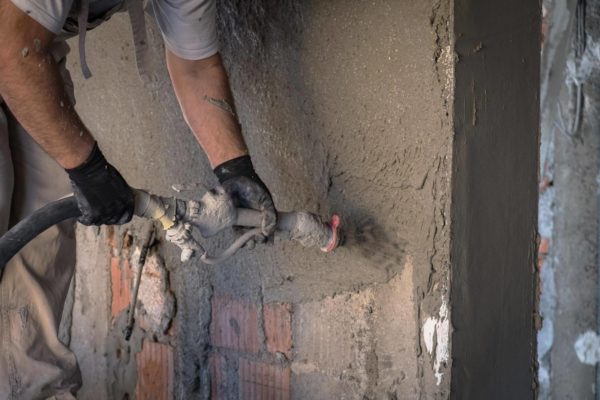 Renovierung der Mauer