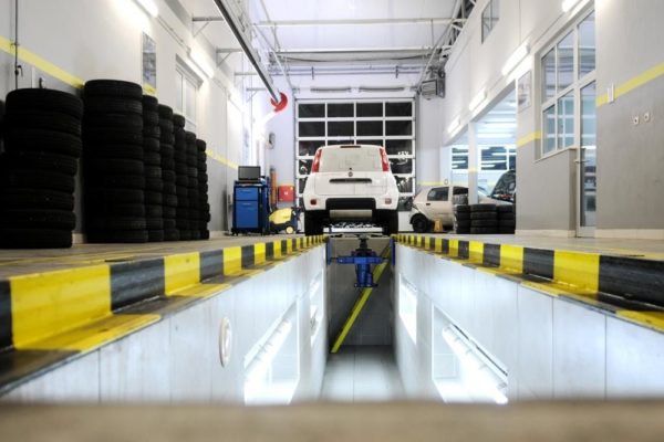 Technische Inspektion von Fahrzeugen