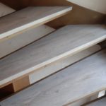 Treppe mit Vinylboden belegen