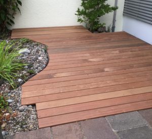 Terrassenboden Holz legen